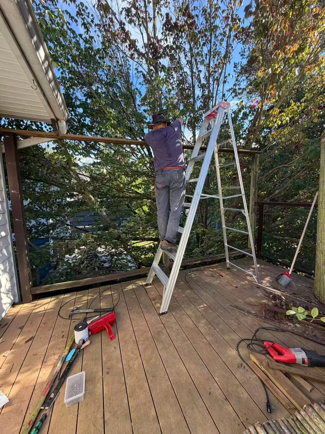 Working the upper run off a ladder.