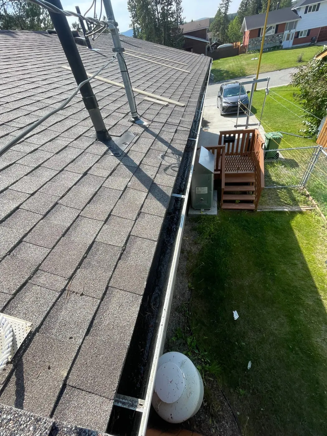 Gutter Cleaning work detail 3