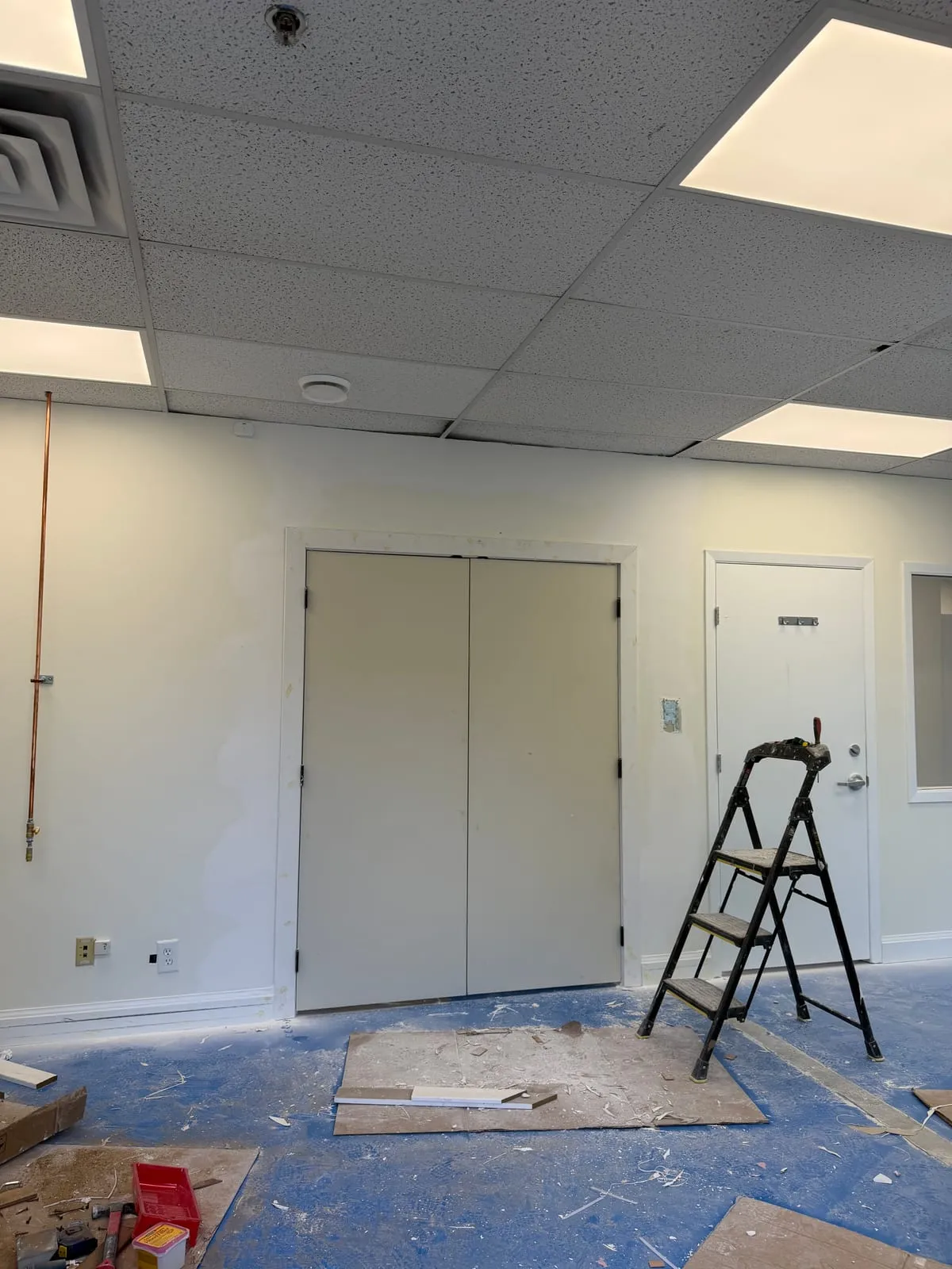 Both swing doors hung in the opening, before the surrounding wall received final finishing.